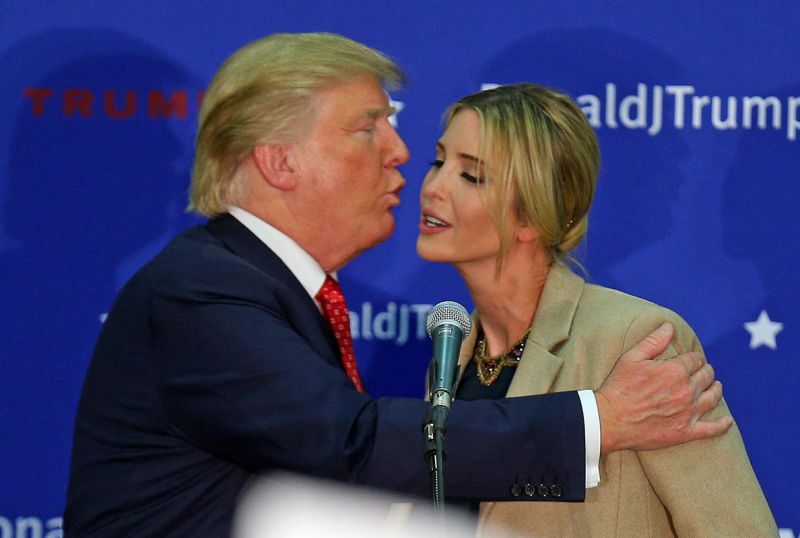 Lots of Love And Kisses.: 5 Funniest GIF about Donald Trump